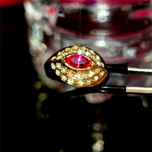 18K GE Red/White Stone Ring - Picture 7 of 9